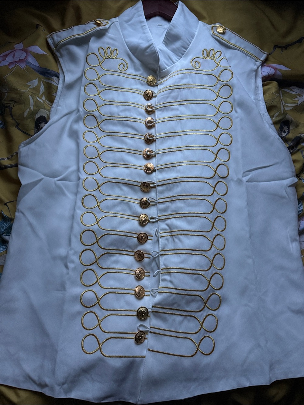 Me z 46R white waistcoat with gold military buttons & embroidery / New